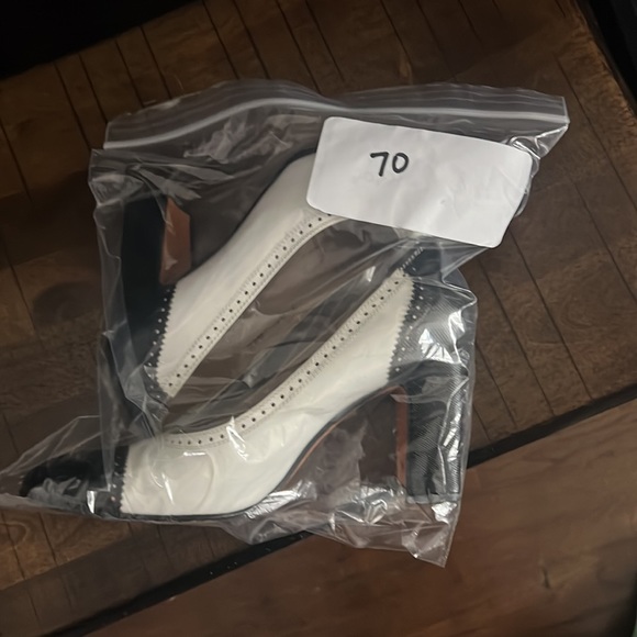 Salvatore Ferragamo Black and White Spectator Heel - Picture 10 of 10